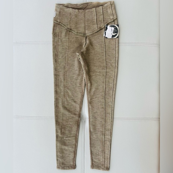 New with tags! FREE PEOPLE MOVEMENT Hybrid Legging in ARMY Size XS - Picture 3 of 16